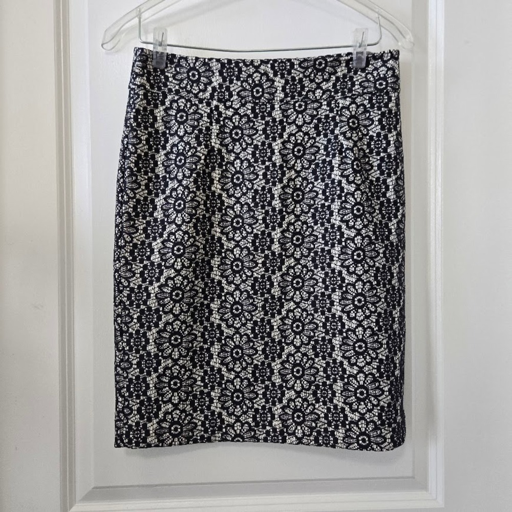 Banana Republic Flora Lace Pencil Skirt Polyester Classic Workwear Size 0 Women